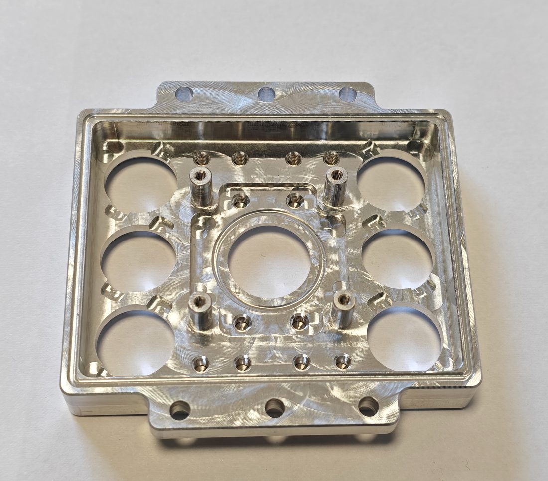 CNC 加工的铝合金托盘零件实拍
